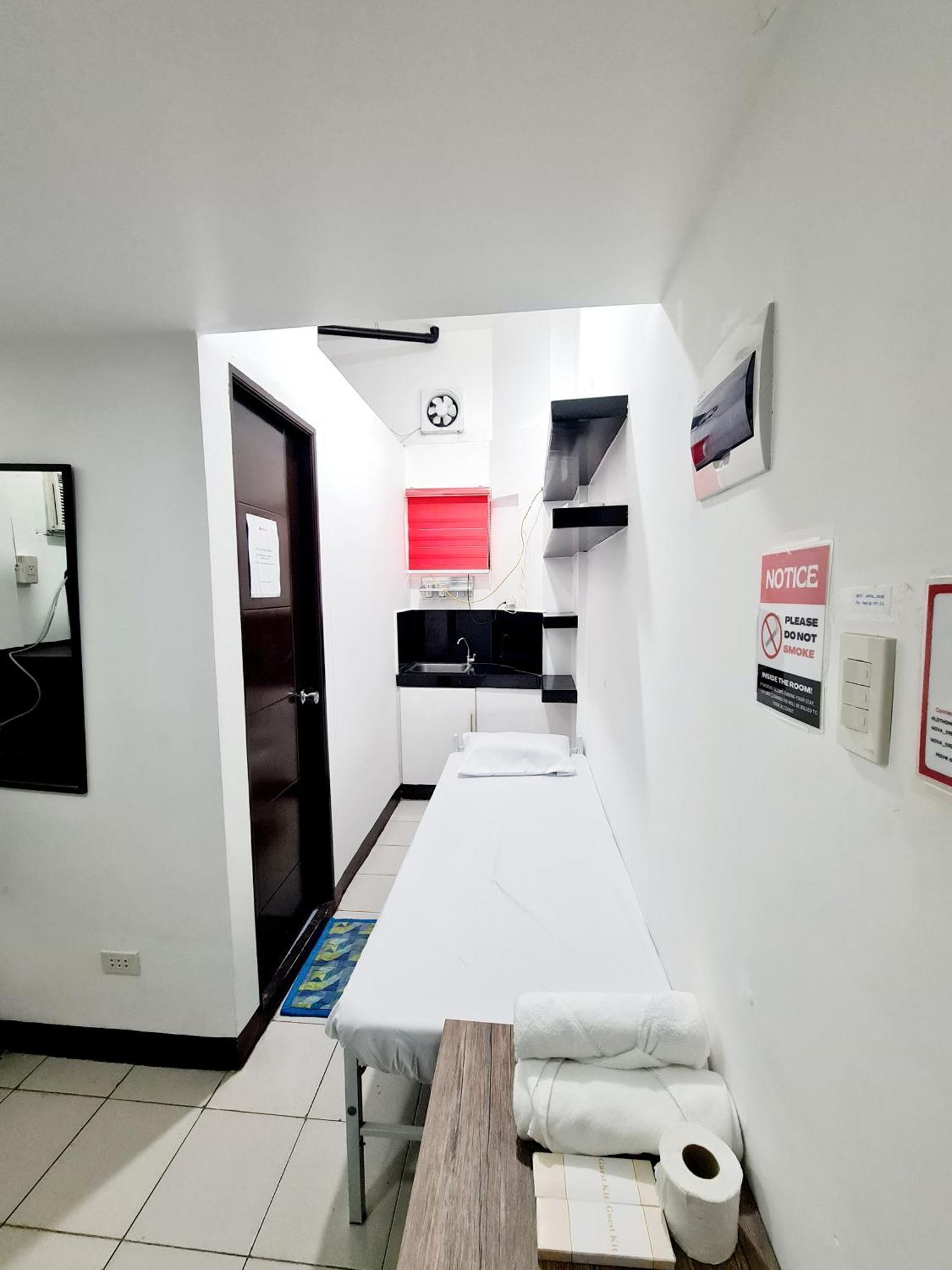 Dasma Lofts Hotel Near Dela Salle Dasma ダスマリニャス エクステリア 写真